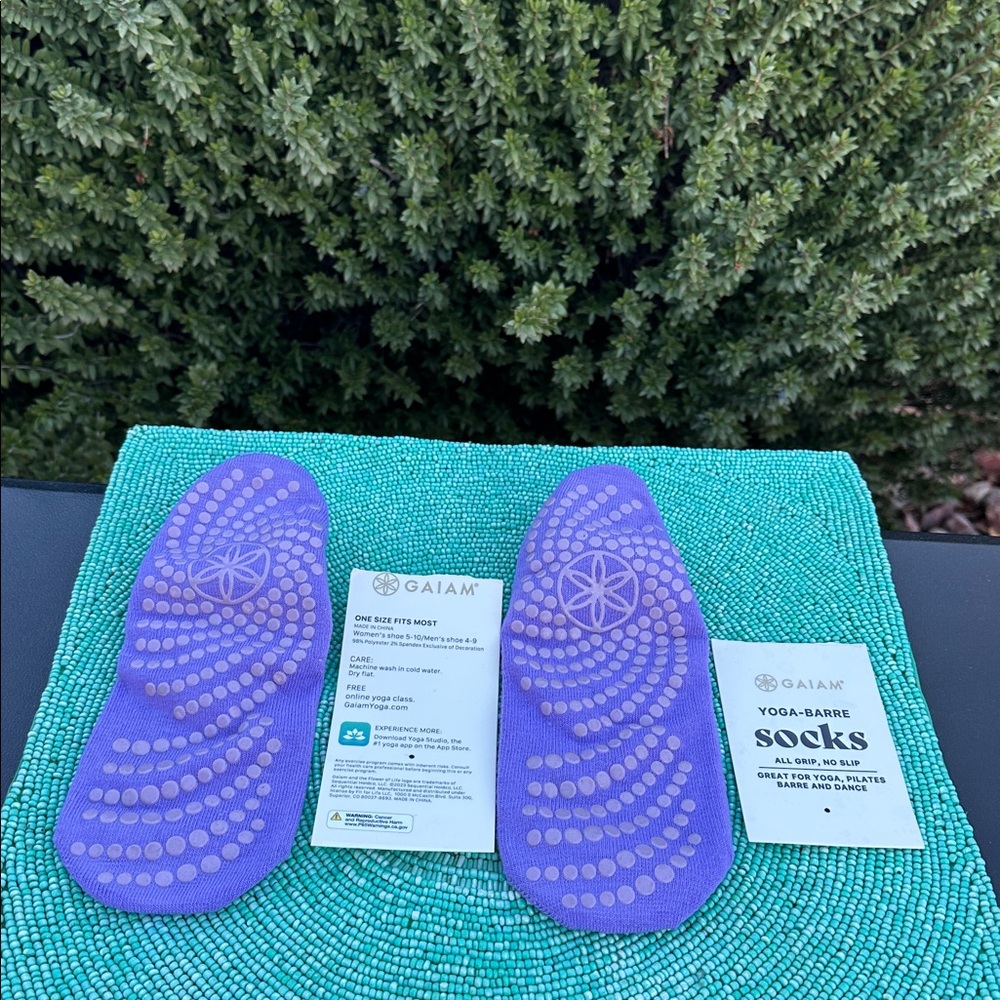 GAIAM Lavender Yoga Socks-brand new/never used-originally packed. - Picture 5 of 17